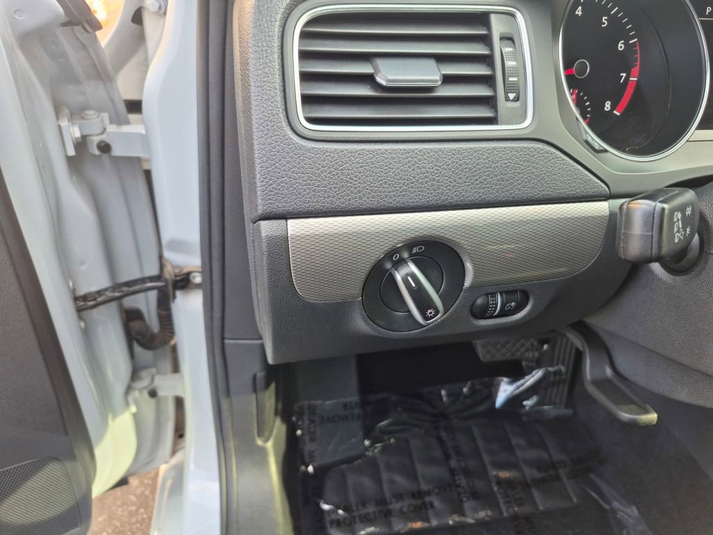 Used 2018 Volkswagen Jetta SE image 22