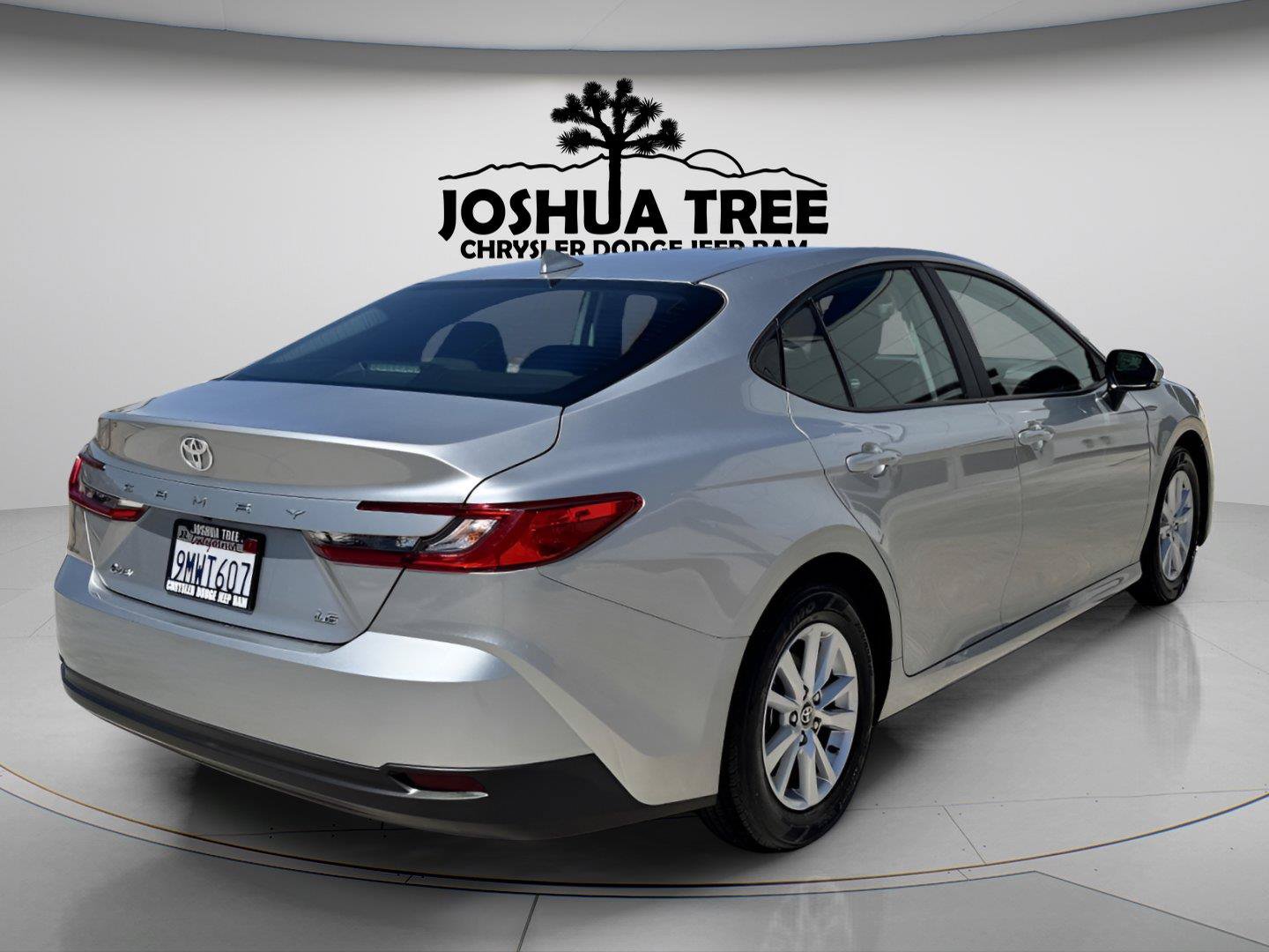 Used 2025 Toyota Camry LE FWD image 6