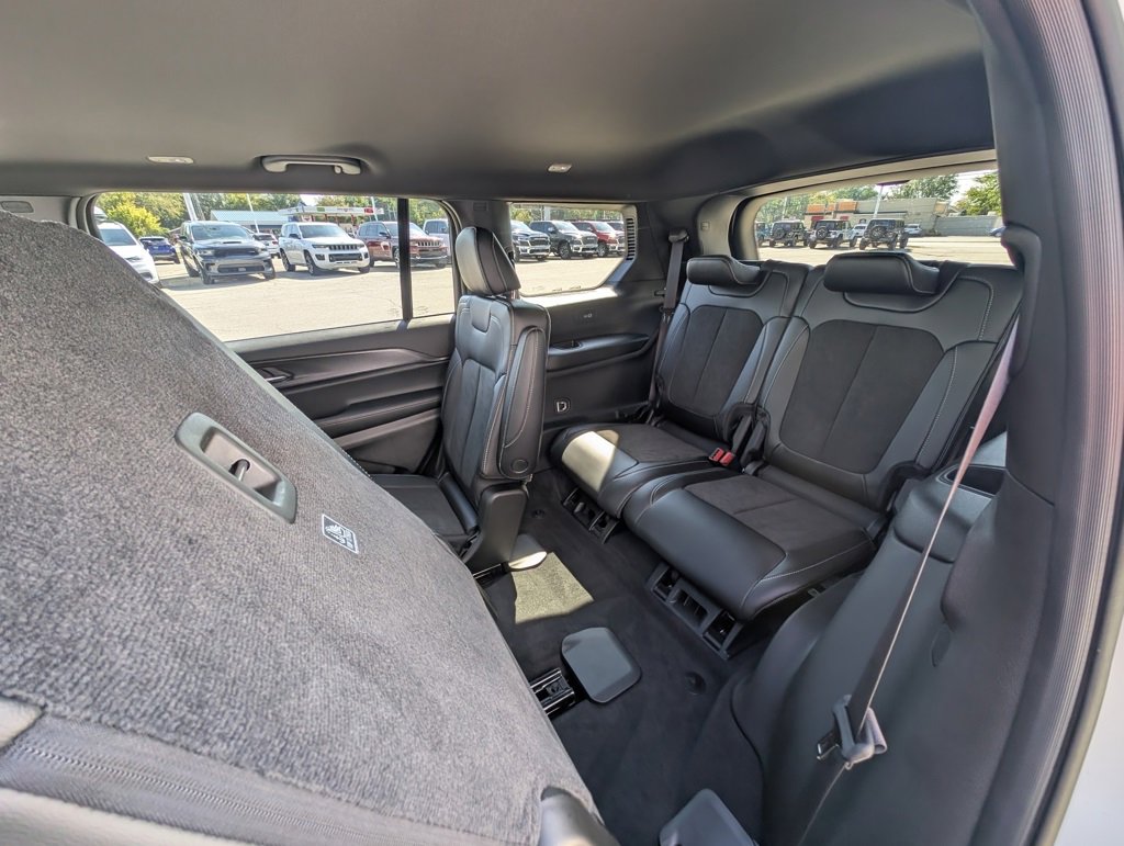 New 2025 Jeep Grand Cherokee L Altitude image 17