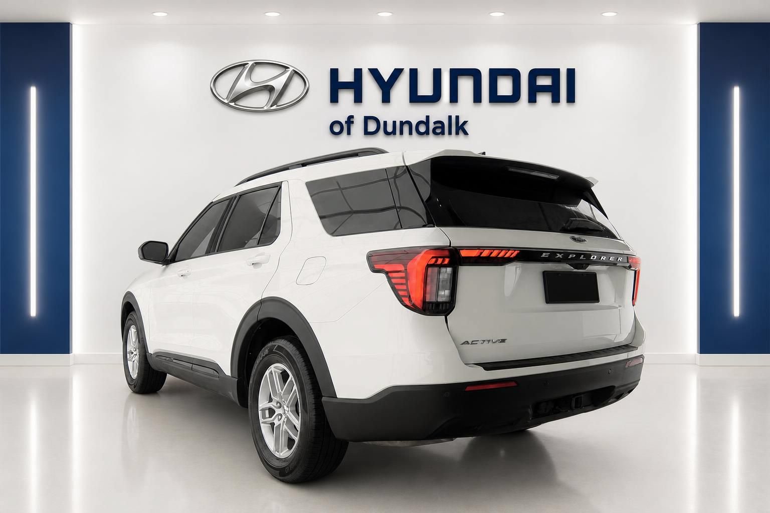 Used 2026 Ford Explorer Active RWD image 2
