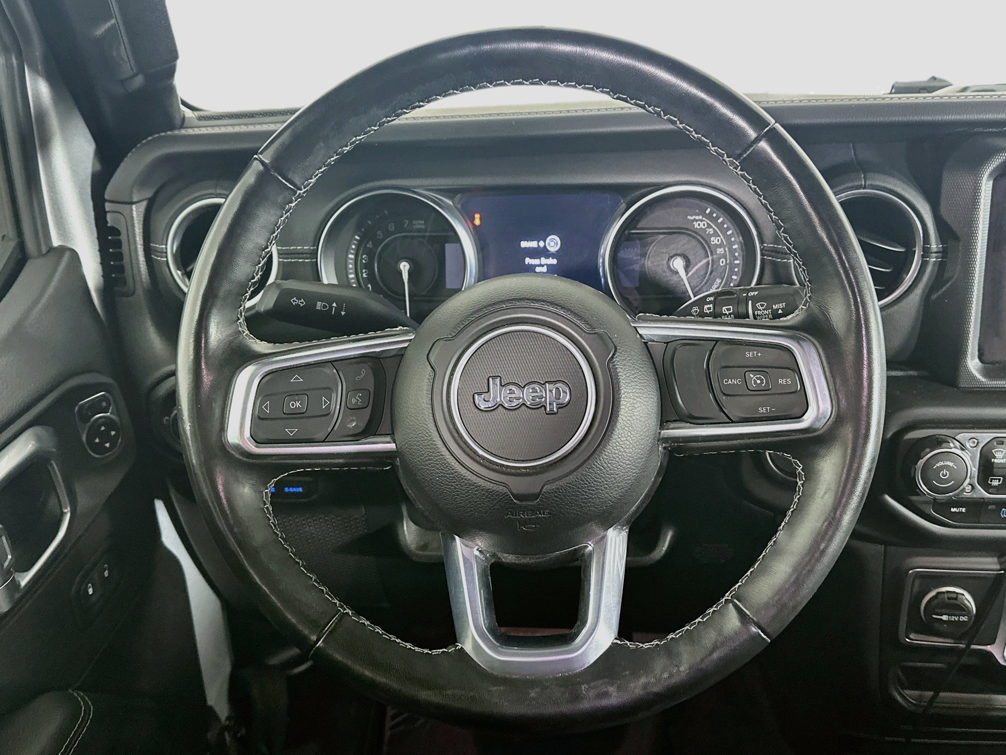 Used 2023 Jeep Wrangler Unlimited Sahara w/ Cold Weather Group AWD/4WD image 17