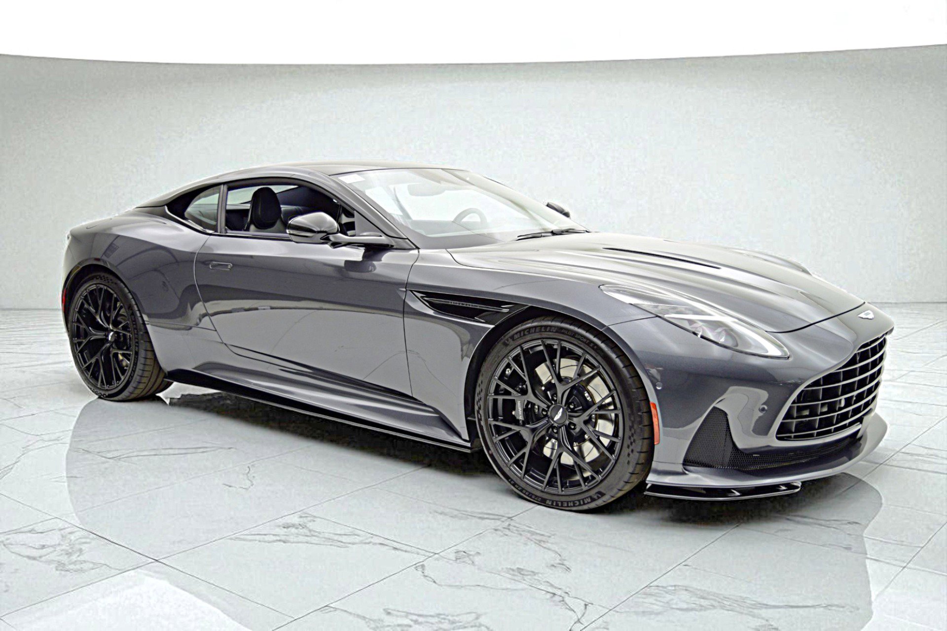 Used 2024 Aston Martin DB12 Coupe image 22