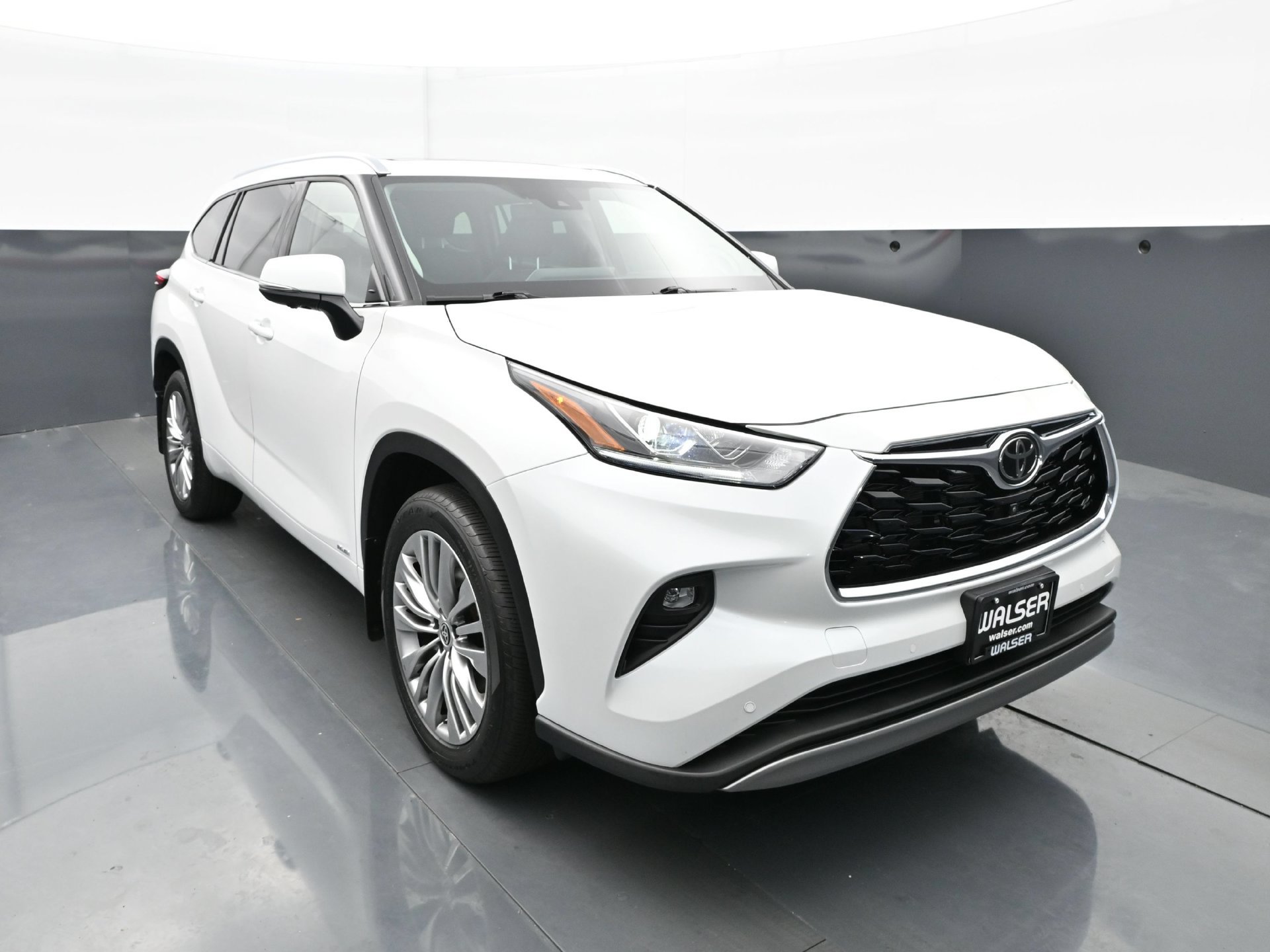 Used 2025 Toyota Highlander Platinum AWD/4WD image 11