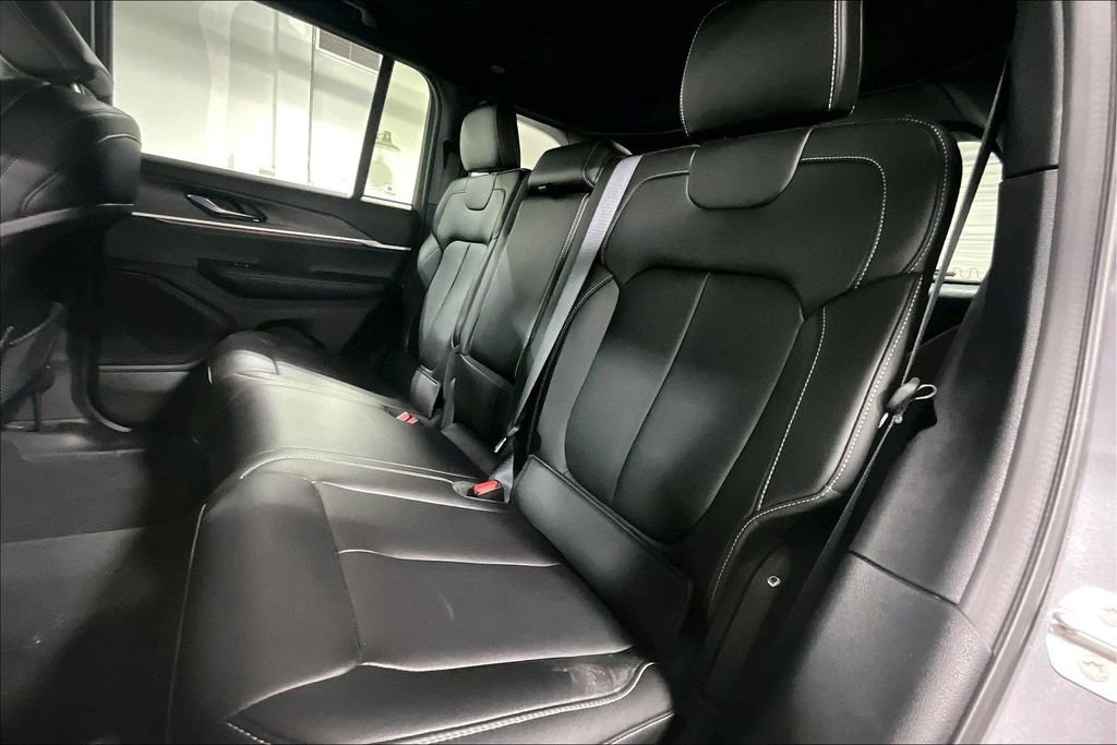 Used 2025 Jeep Grand Cherokee Limited image 37