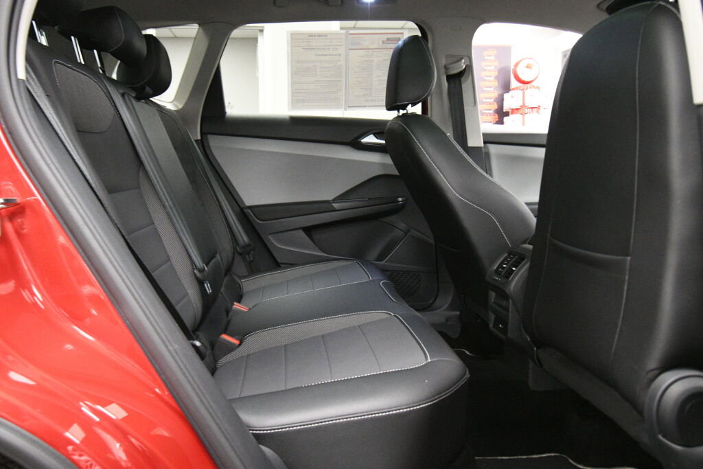 Used 2023 Volkswagen Taos SE w/ Panoramic Sunroof Package AWD/4WD image 24
