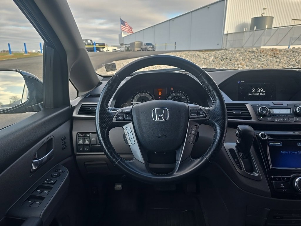 Used 2015 Honda Odyssey Touring image 2