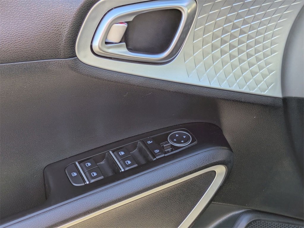 Used 2024 Kia Soul LX w/ Option Group 015 image 16