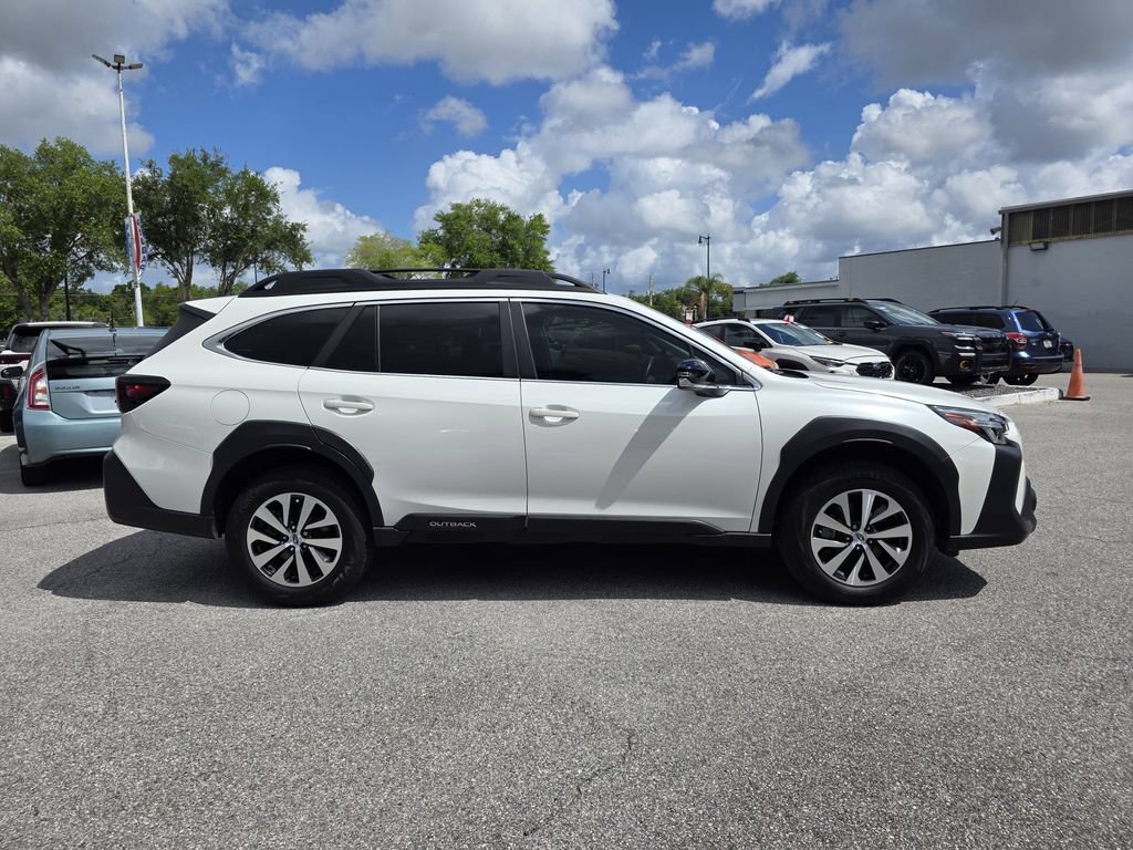 Used 2025 Subaru Outback Premium AWD/4WD image 2
