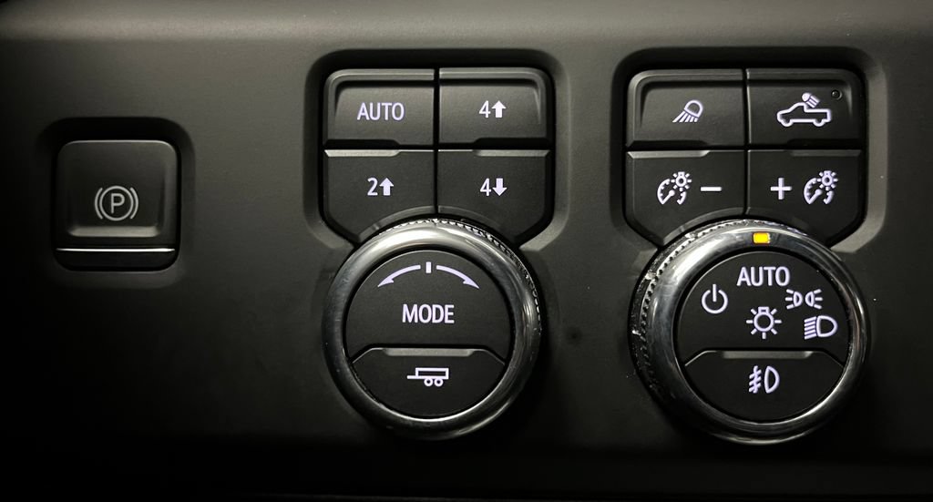 Used 2024 GMC Sierra 2500 AT4 w/ AT4 Premium Plus Package AWD/4WD image 32