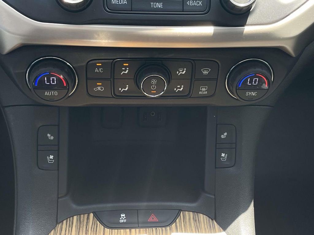 Used 2017 GMC Acadia Denali w/ Technology Package FWD image 31