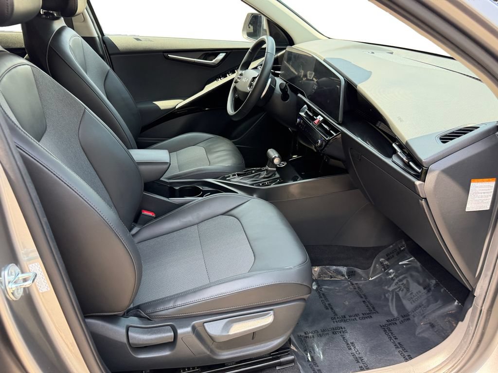 Certified 2023 Kia Niro EX FWD image 8