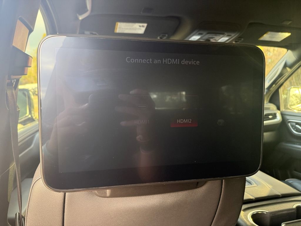 Used 2024 GMC Yukon XL SLT w/ SLT Luxury Package image 30