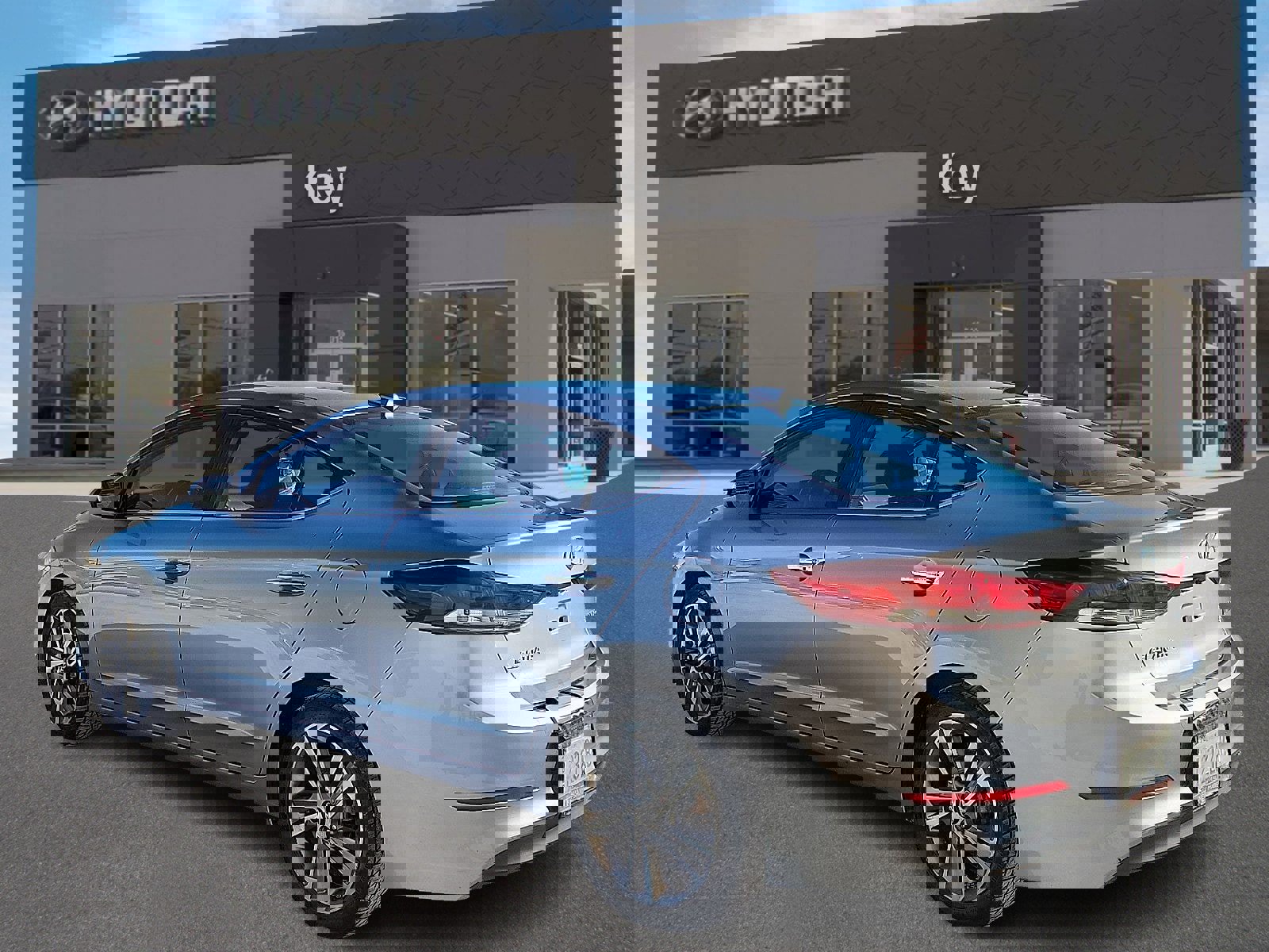 Used 2017 Hyundai Elantra Limited w/ Limited Tech Package 04 image 5