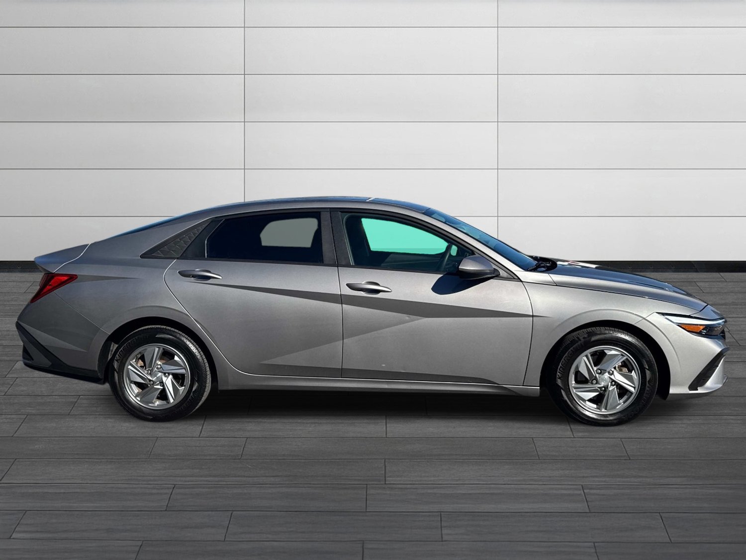 Used 2024 Hyundai Elantra SE FWD image 3