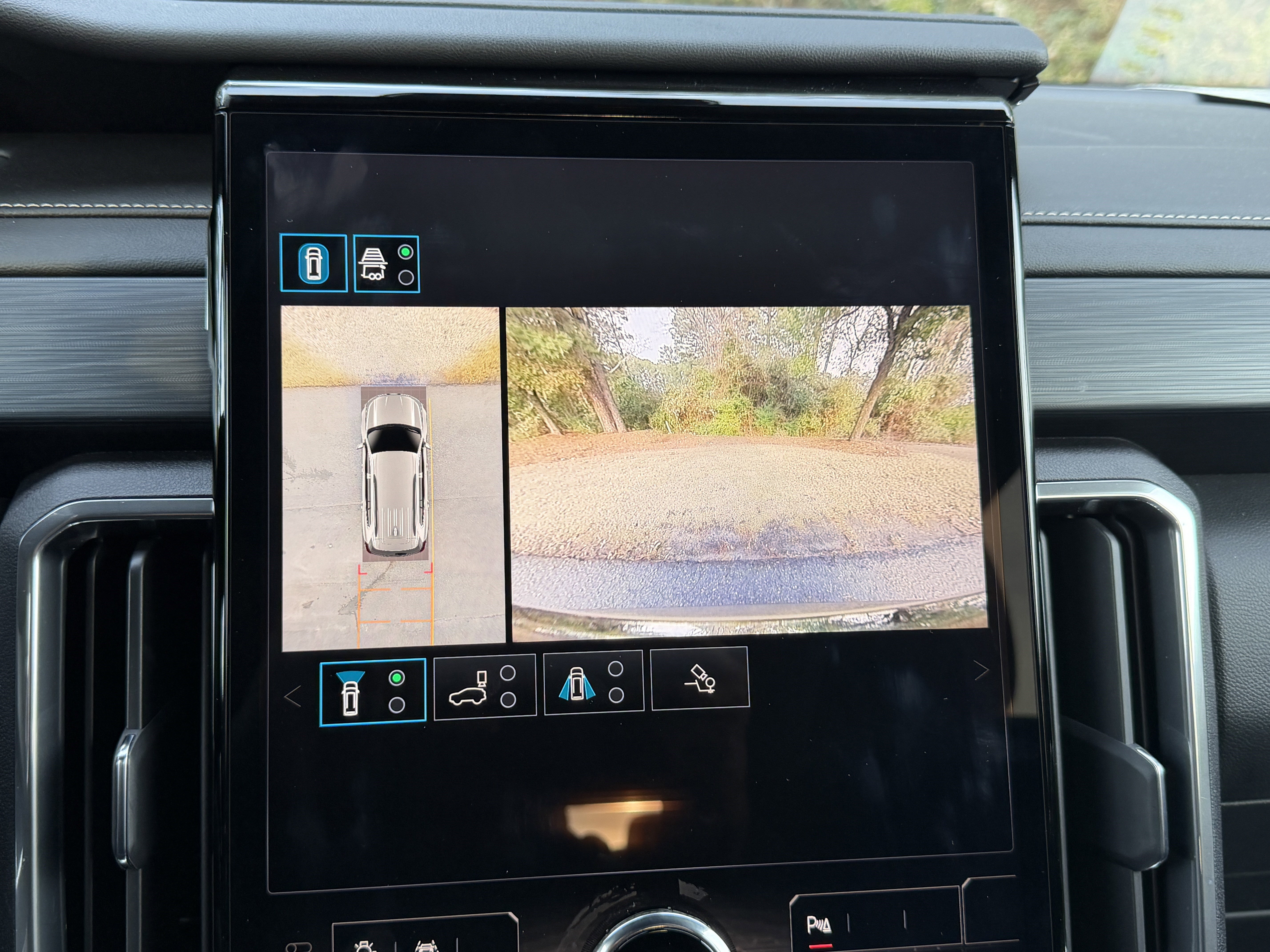 Used 2025 GMC Acadia Elevation image 36