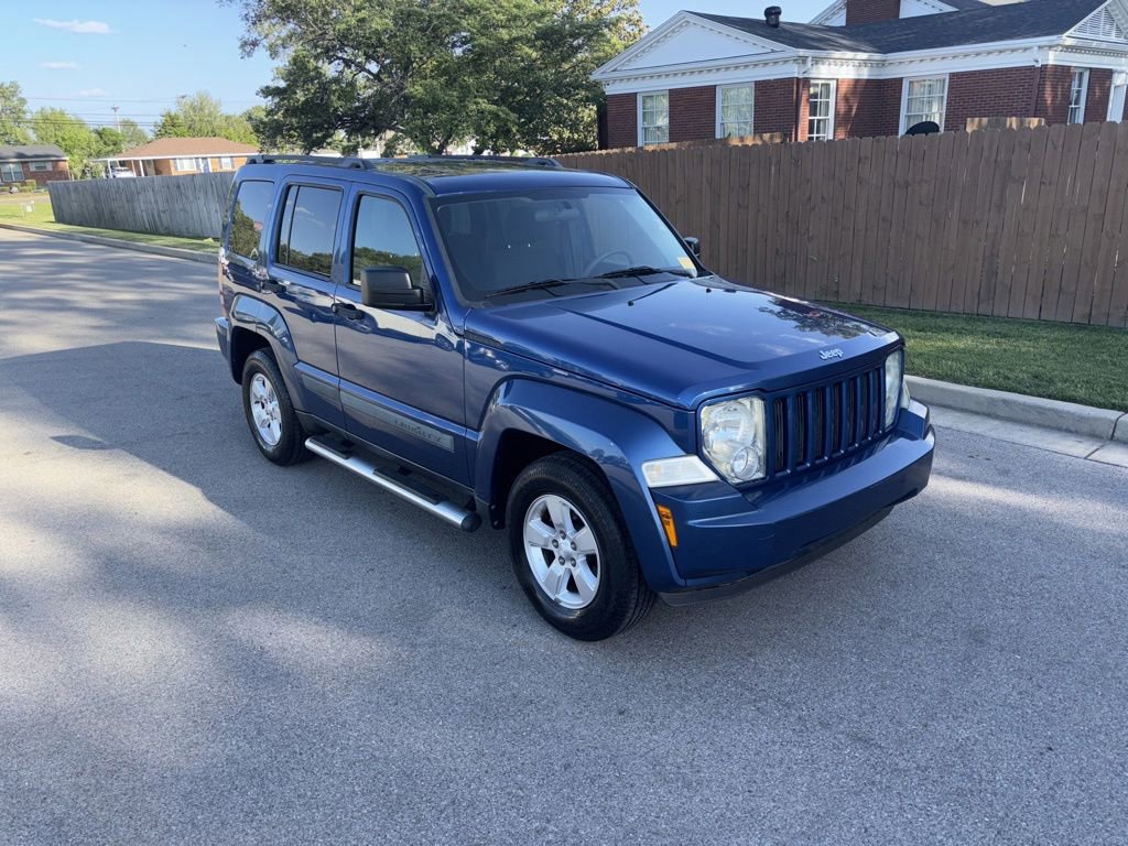 Used 2010 Jeep Liberty Sport w/ Popular Equipment Group AWD/4WD image 5
