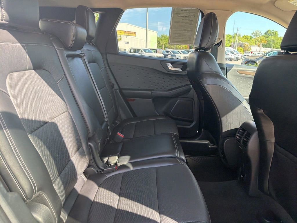Certified 2020 Ford Escape Titanium AWD/4WD image 31