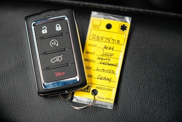 Used 2024 Jeep Grand Cherokee Limited image 34