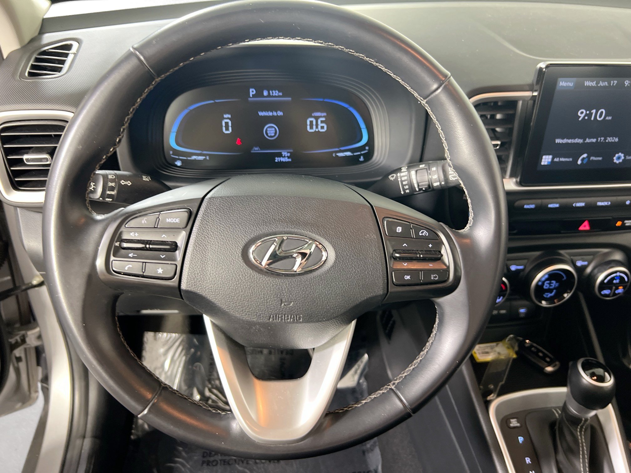 Used 2024 Hyundai Venue SEL FWD image 11
