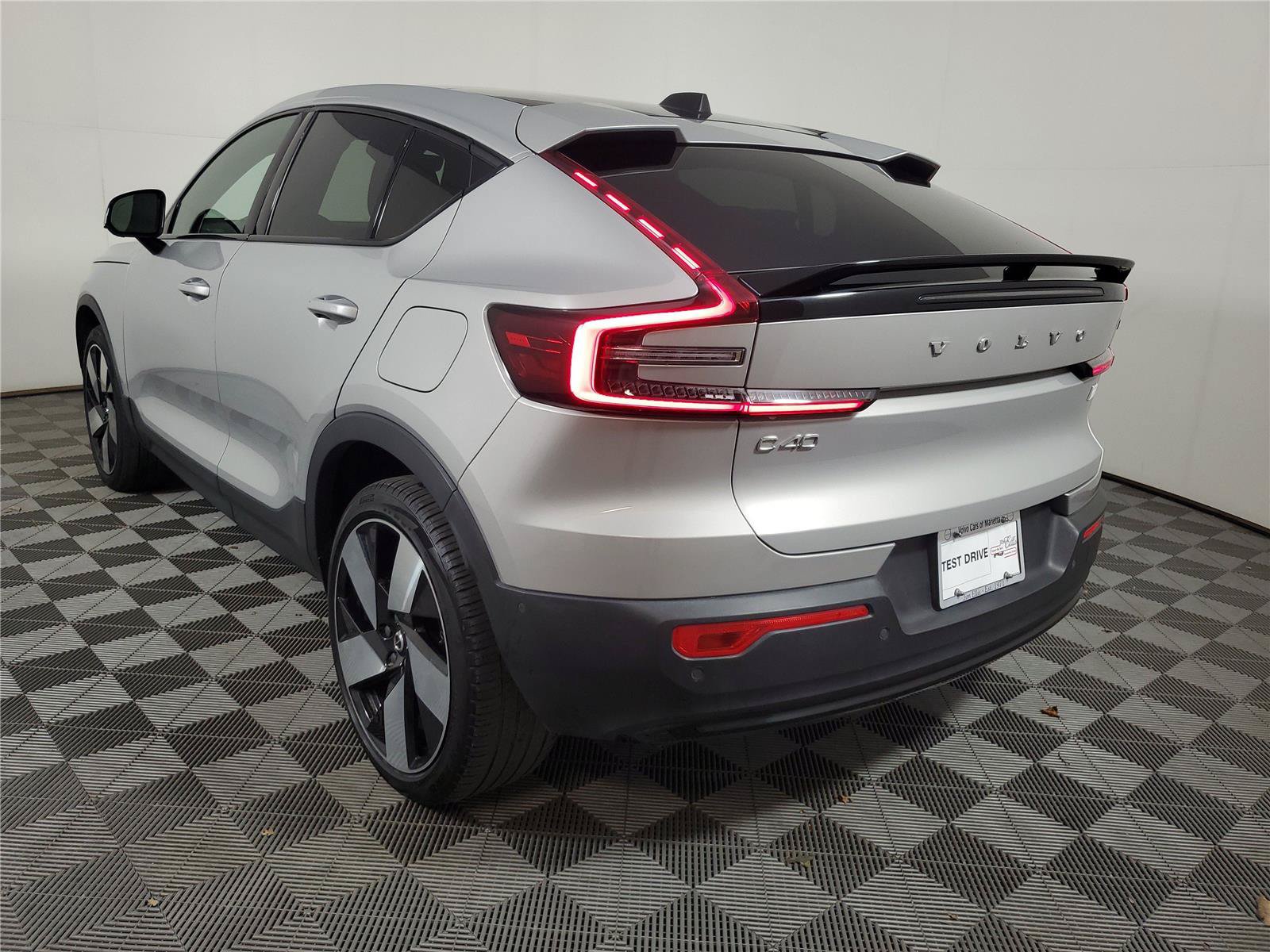 Certified 2024 Volvo C40 P8 Recharge Ultimate w/ Protection Package Premier RWD image 4