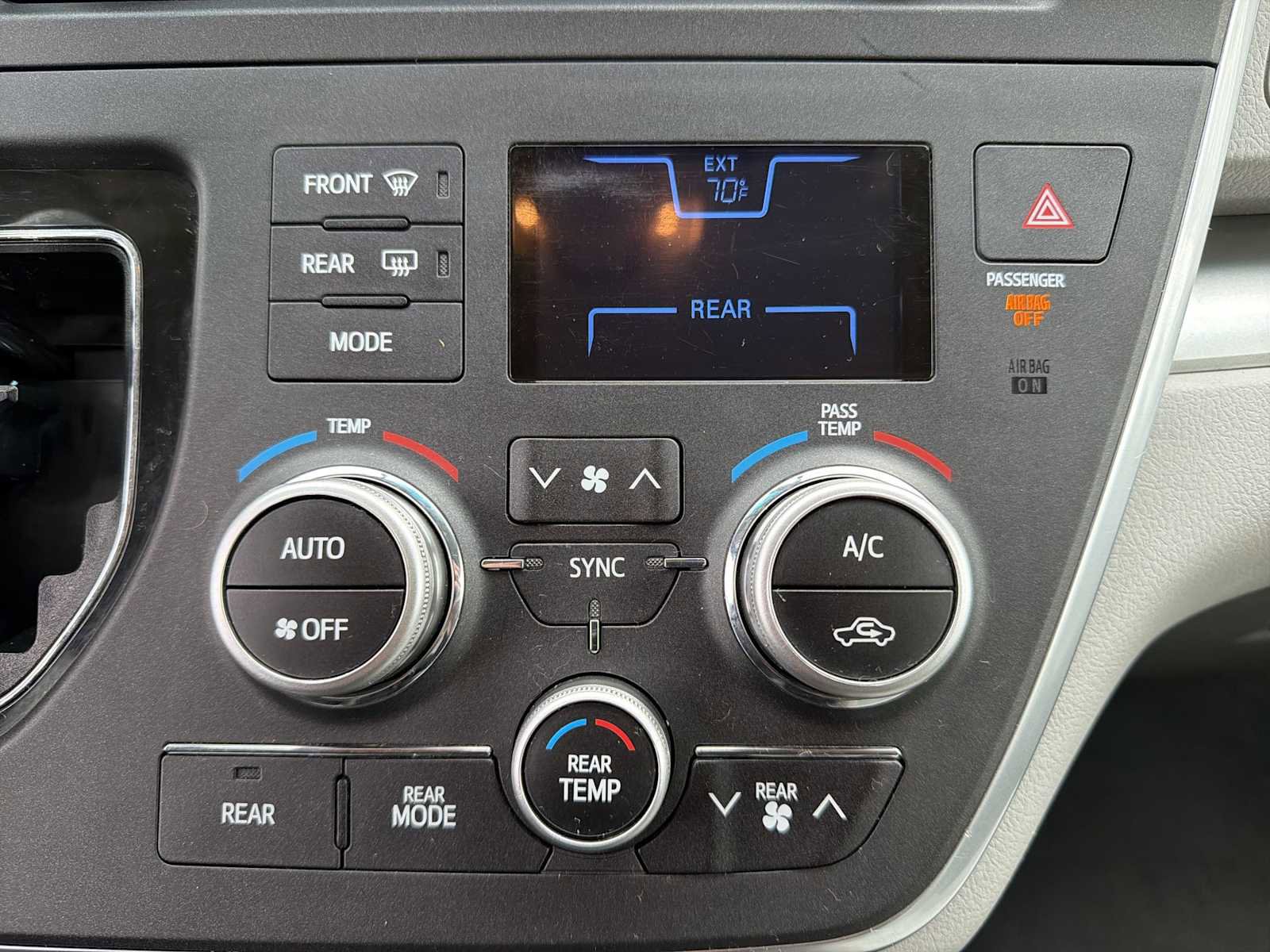 Used 2015 Toyota Sienna LE image 16