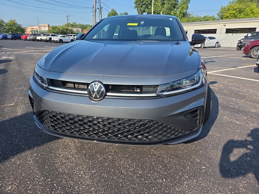 Used 2025 Volkswagen Jetta Sport FWD image 2