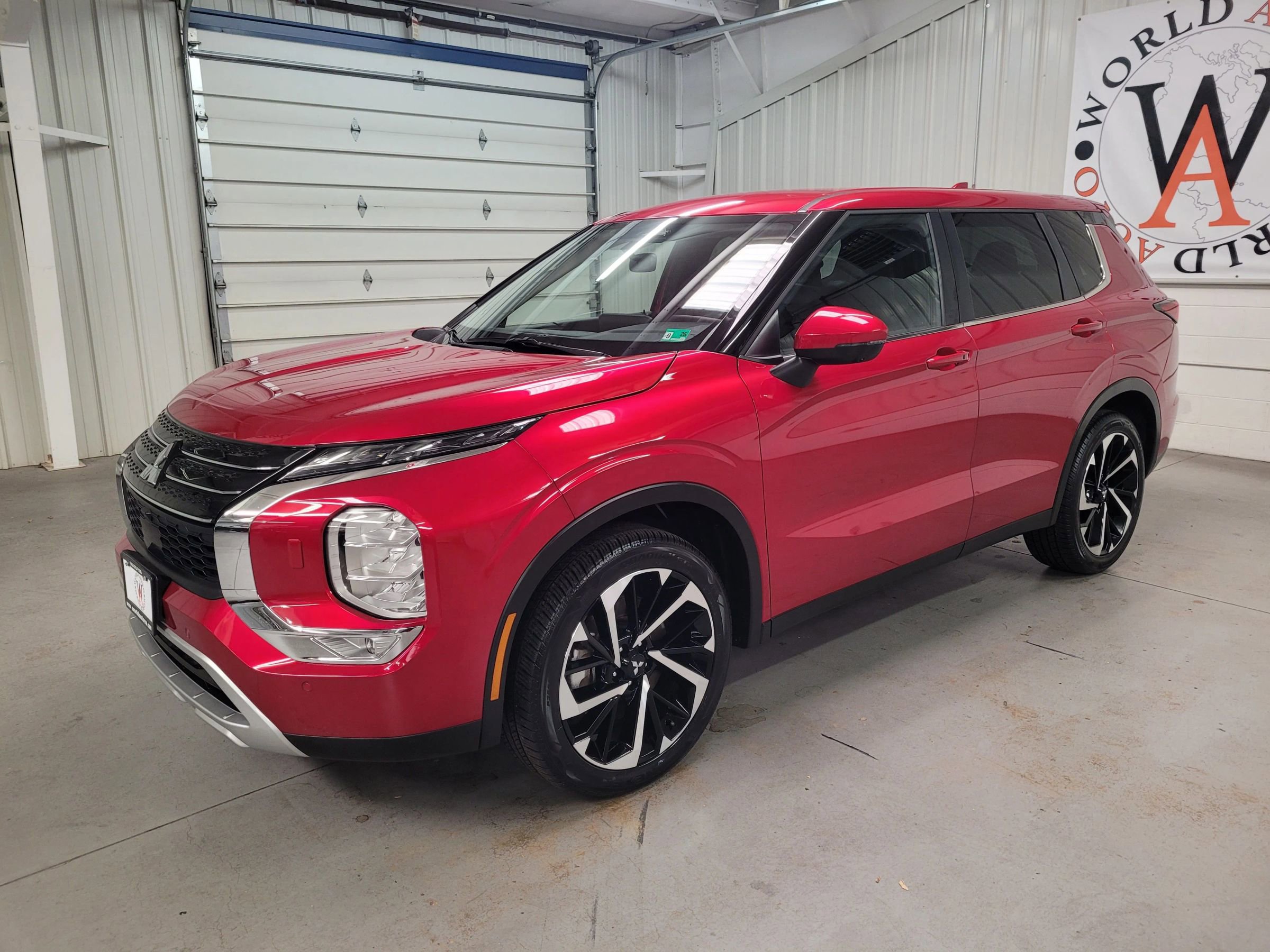 Used 2024 Mitsubishi Outlander SE Black Edition image 2