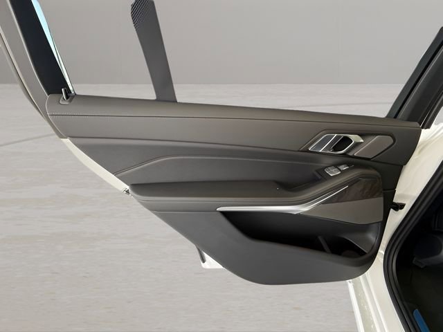 Used 2026 BMW X7 xDrive40i w/ Premium Package image 24