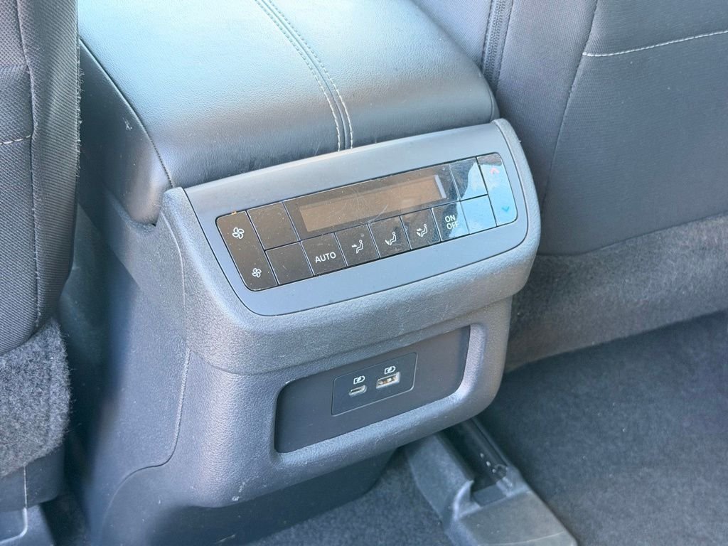 Used 2024 Nissan Pathfinder SV FWD image 17