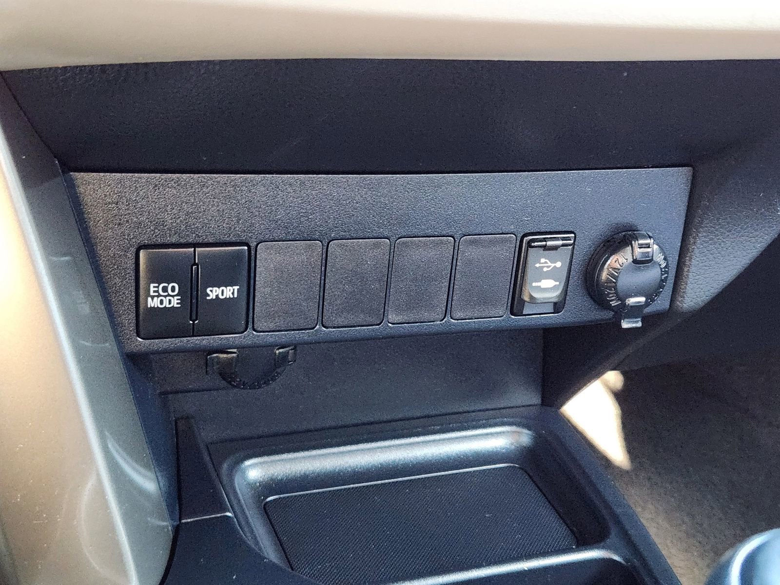 Used 2013 Toyota RAV4 LE image 21