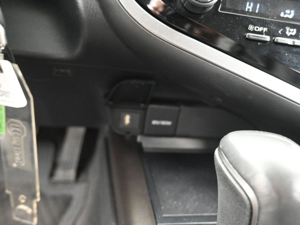 Used 2021 Toyota Camry SE image 13