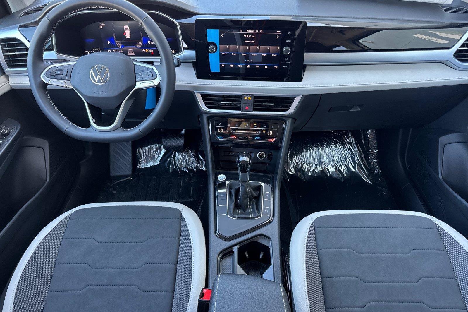 New 2026 Volkswagen Taos SE FWD image 12