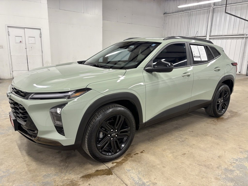 Used 2025 Chevrolet Trax ACTIV w/ Driver Confidence Package image 3