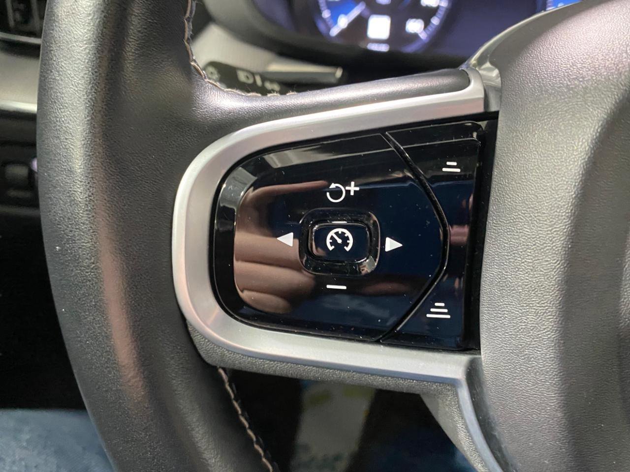 Used 2021 Volvo XC60 T5 R-Design image 25