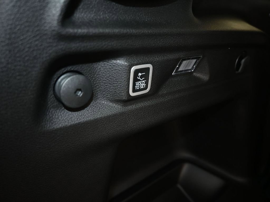 Used 2025 Jeep Grand Cherokee L Limited image 35