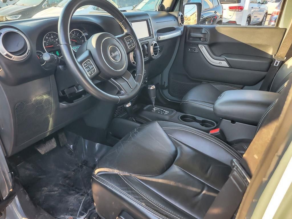 Used 2014 Jeep Wrangler Unlimited Sahara w/ Dual Top Group image 9