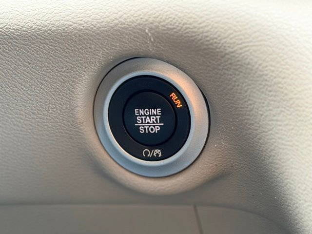 Used 2023 Chrysler Voyager LX image 12