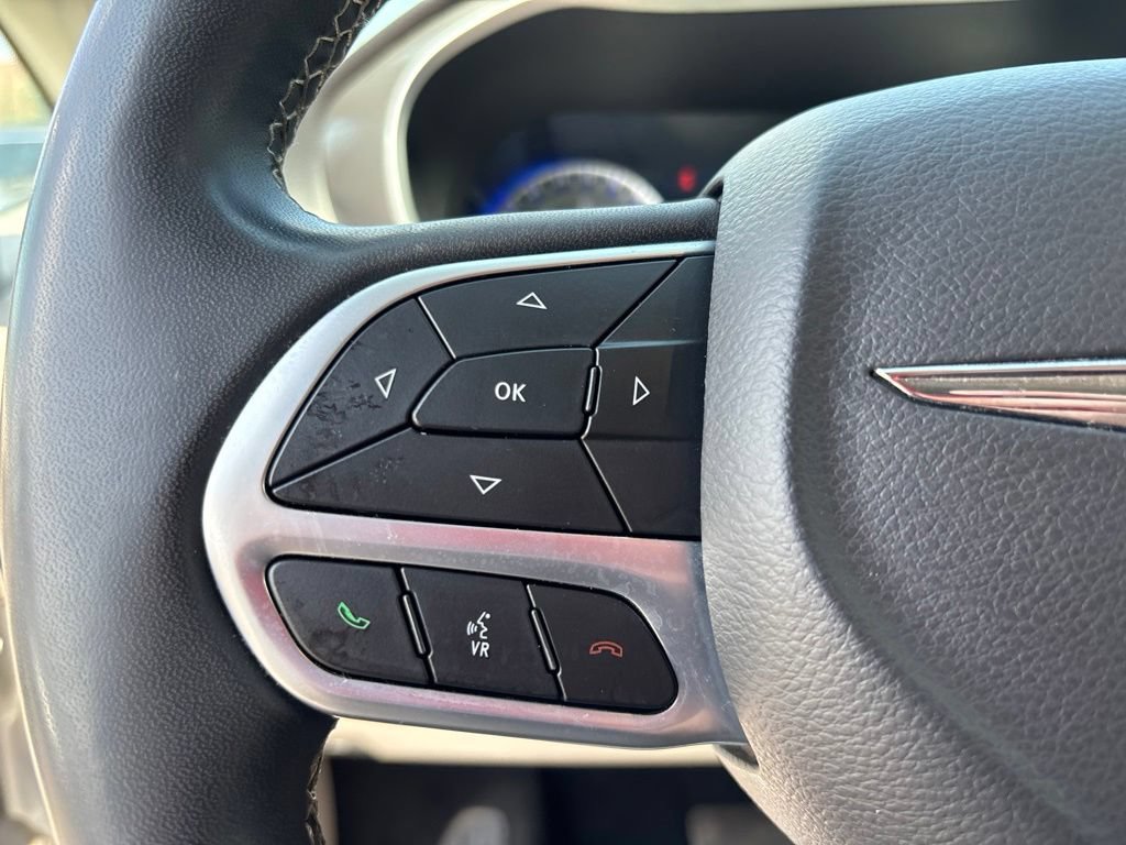 Used 2024 Chrysler Pacifica Touring-L FWD image 24