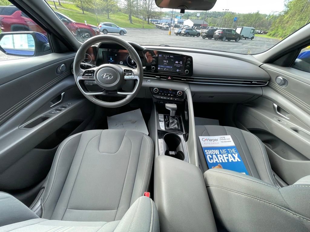 Used 2022 Hyundai Elantra SEL w/ Convenience Package FWD image 17