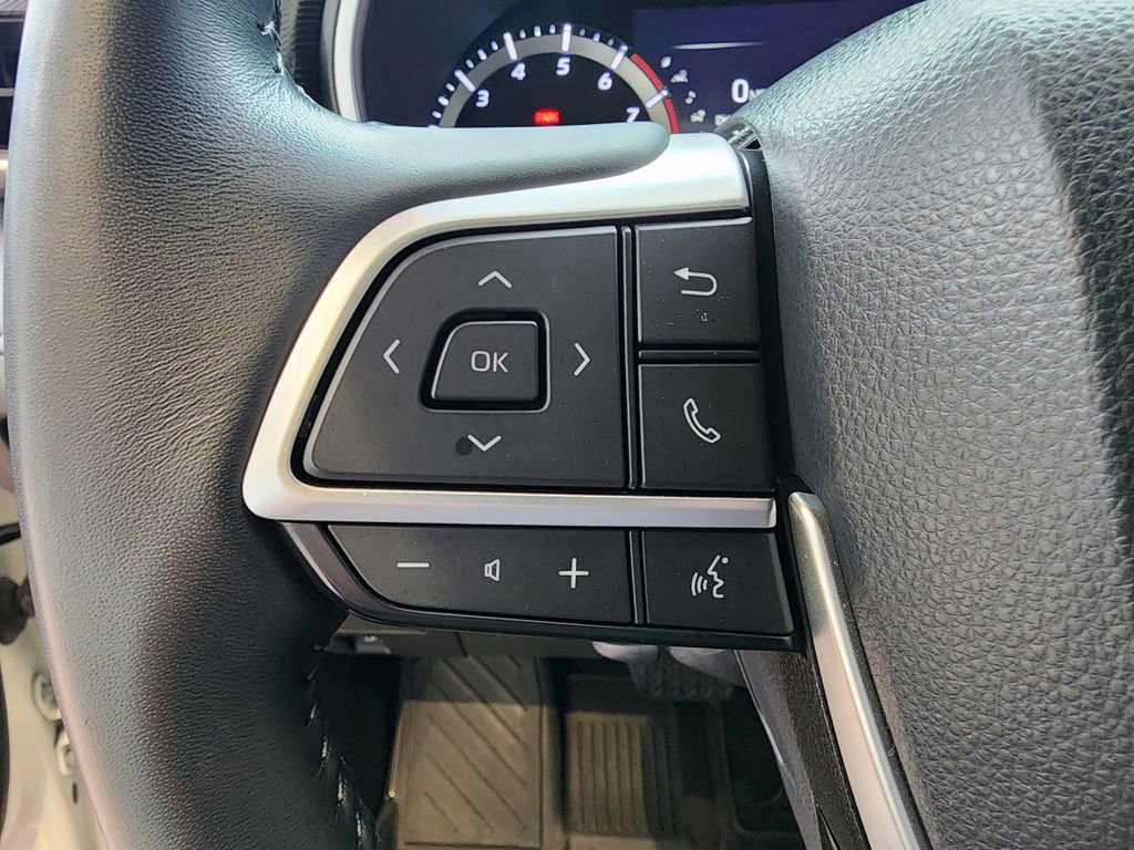 Used 2023 Toyota Highlander XSE FWD image 21