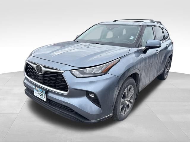 Used 2020 Toyota Highlander XLE AWD/4WD image 1