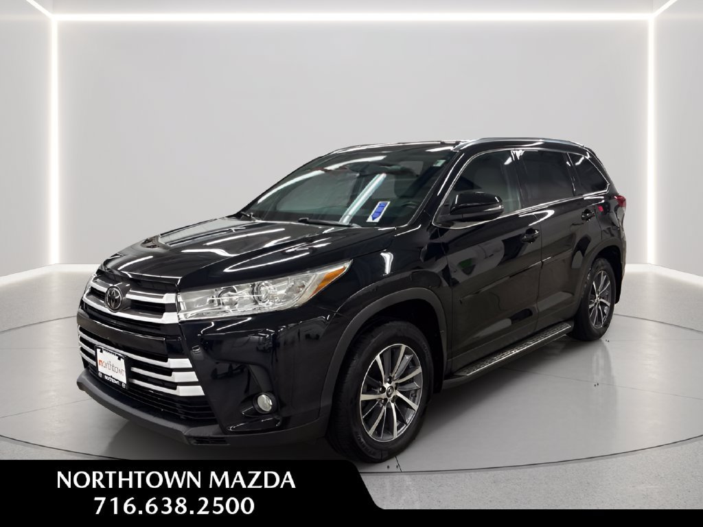 Used 2019 Toyota Highlander XLE AWD/4WD image 1