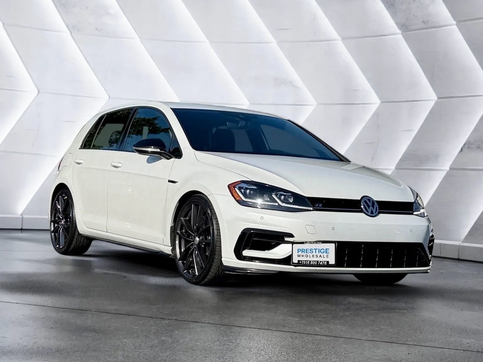 Used 2018 Volkswagen Golf R 4-Door AWD/4WD image 7