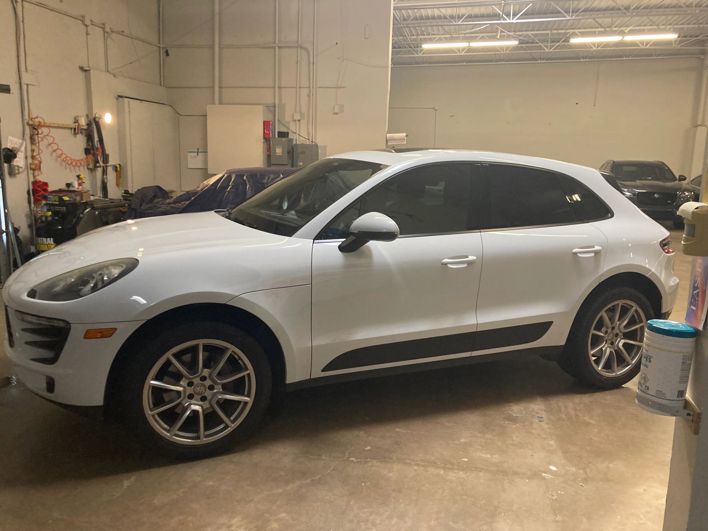 Used 2017 Porsche Macan AWD/4WD image 7