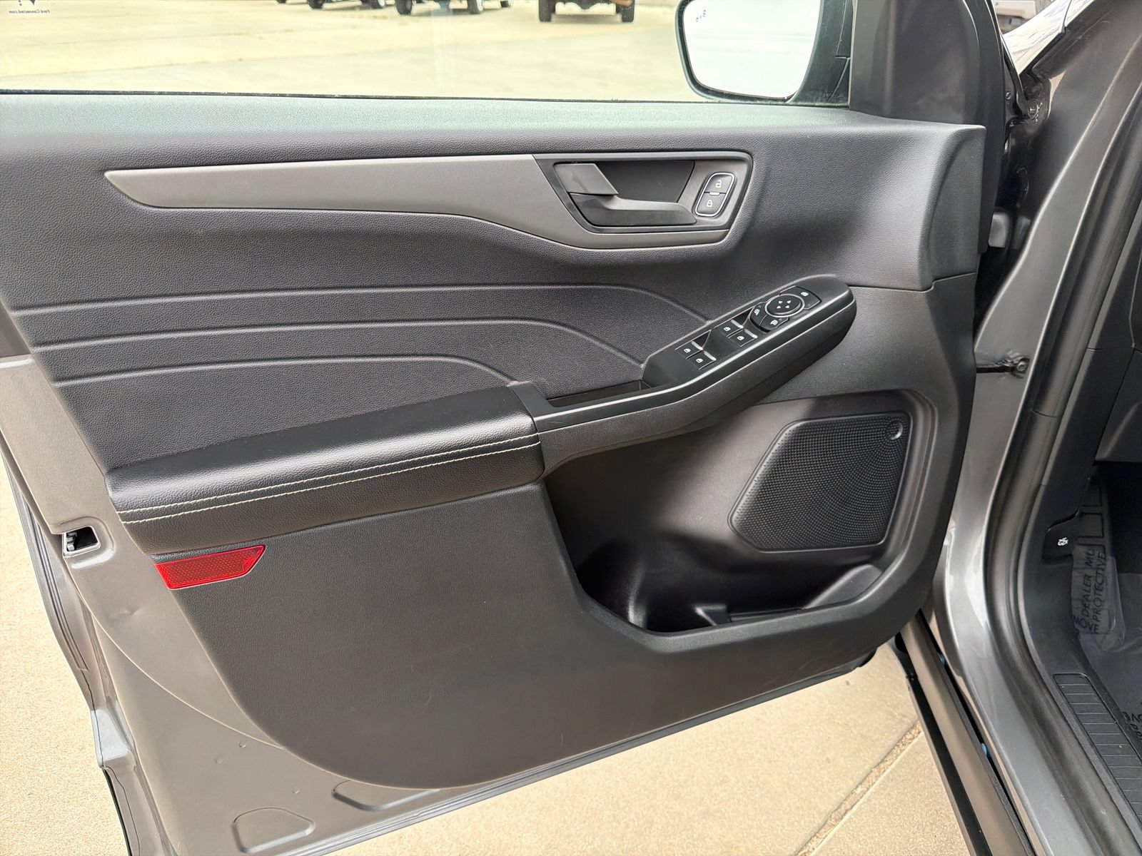 Used 2025 Ford Escape Active AWD/4WD image 15