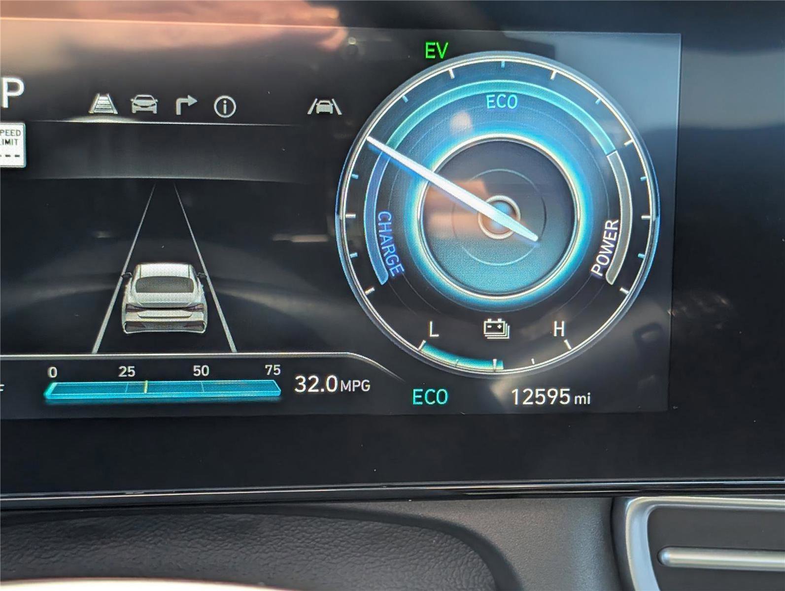 Used 2025 Hyundai Elantra Limited FWD image 33