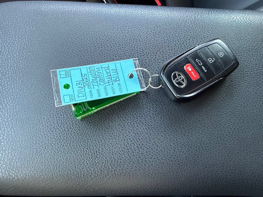Used 2025 Toyota Camry SE FWD image 14