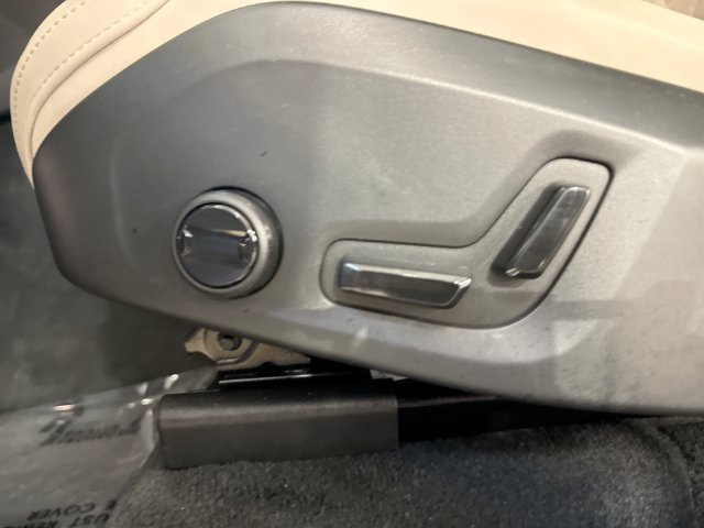 Certified 2026 Volvo XC90 B6 Plus AWD/4WD image 17
