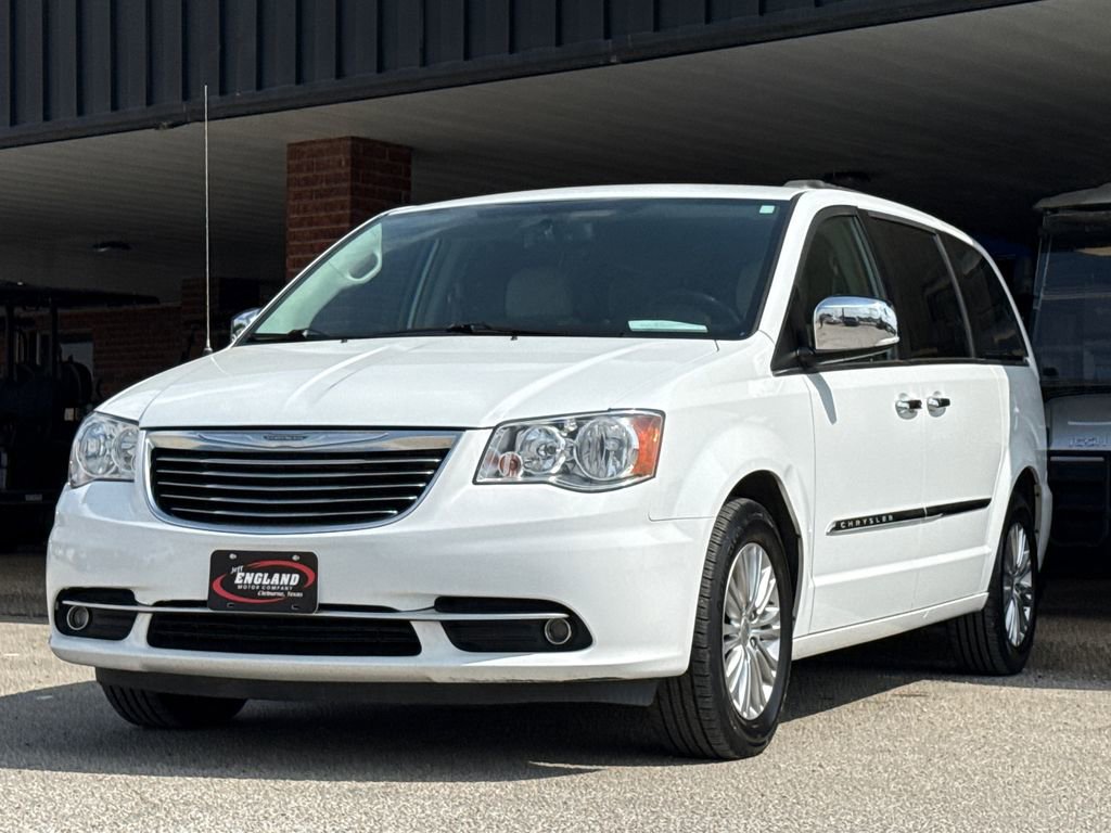 Used 2015 Chrysler Town & Country Touring-L w/ Driver Convenience Group image 3