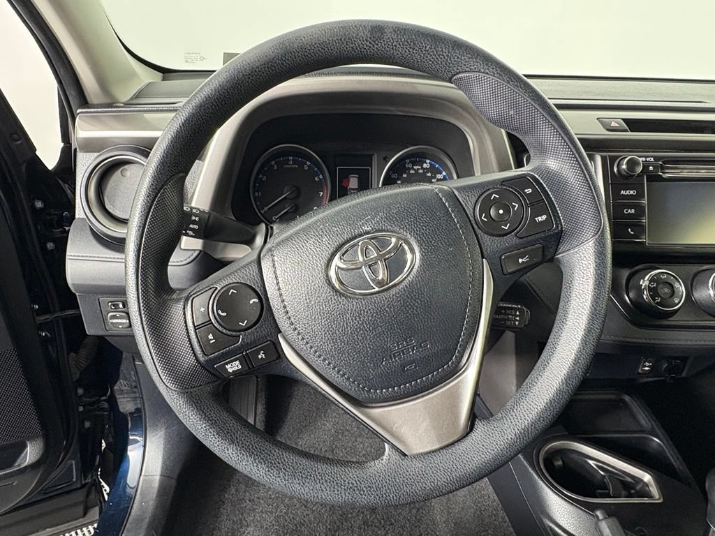 Used 2017 Toyota RAV4 LE AWD/4WD image 2